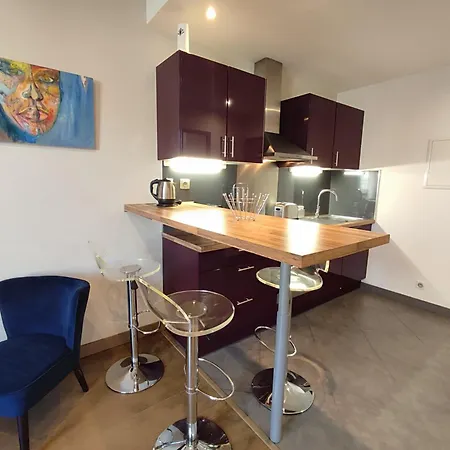 De 25m2 - Extra Centre - A 5 Min A Pied Des Plages - Commerces Et Restaurants Sur Place - Clim - Wifi - Exceptionnel * Ajaccio (Corsica)