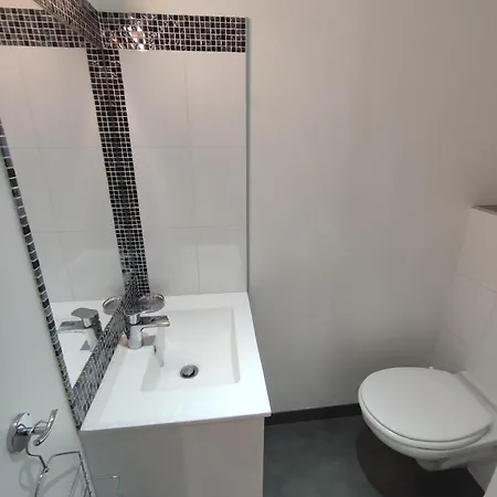 De 25m2 - Extra Centre - à 5 Min à Pied Des Plages - Commerces Et Restaurants Sur Place - Clim - Wifi - Exceptionnel *