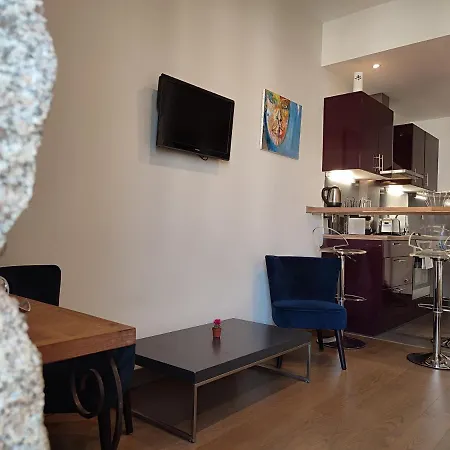 De 25m2 - Extra Centre - A 5 Min A Pied Des Plages - Commerces Et Restaurants Sur Place - Clim - Wifi - Exceptionnel Apartmán