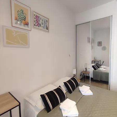 De 25m2 - Extra Centre - A 5 Min A Pied Des Plages - Commerces Et Restaurants Sur Place - Clim - Wifi - Exceptionnel Apartmán *