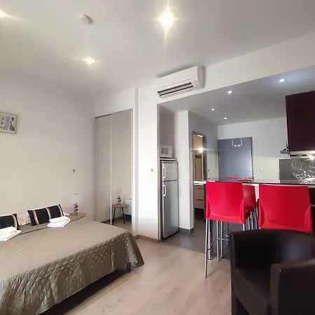 De 25m2 - Extra Centre - A 5 Min A Pied Des Plages - Commerces Et Restaurants Sur Place - Clim - Wifi - Exceptionnel * Ajaccio (Corsica)