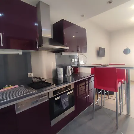 De 25m2 - Extra Centre - A 5 Min A Pied Des Plages - Commerces Et Restaurants Sur Place - Clim - Wifi - Exceptionnel * Ajaccio (Corsica)