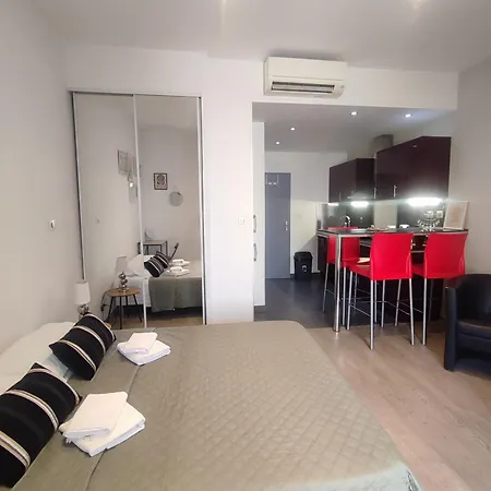 De 25m2 - Extra Centre - A 5 Min A Pied Des Plages - Commerces Et Restaurants Sur Place - Clim - Wifi - Exceptionnel Apartmán Ajaccio (Corsica)