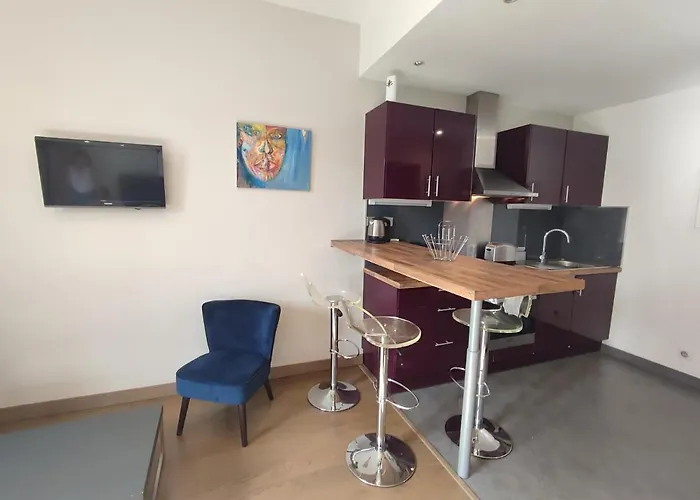 De 25m2 - Extra Centre - à 5 Min à Pied Des Plages - Commerces Et Restaurants Sur Place - Clim - Wifi - Exceptionnel * Ajaccio (Corsica)
