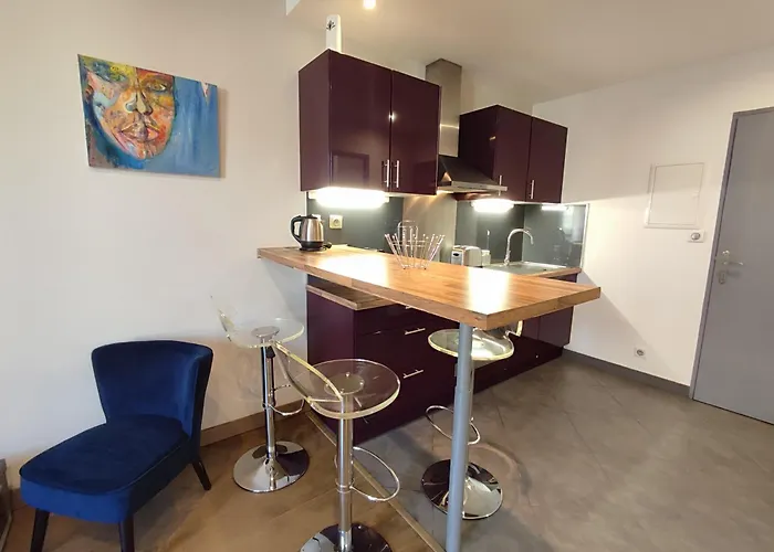 De 25m2 - Extra Centre - à 5 Min à Pied Des Plages - Commerces Et Restaurants Sur Place - Clim - Wifi - Exceptionnel * Ajaccio (Corsica)